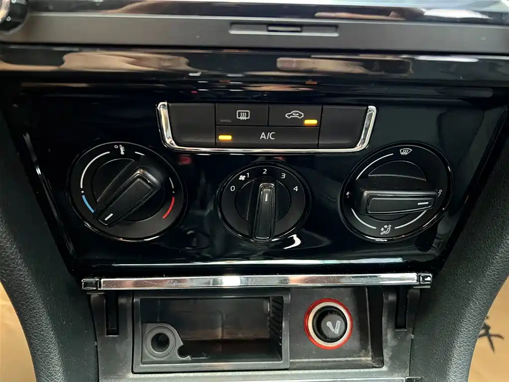 Volkswagen Bora 2015 Quality Edition 1.6L Automatic Fashion фото 12