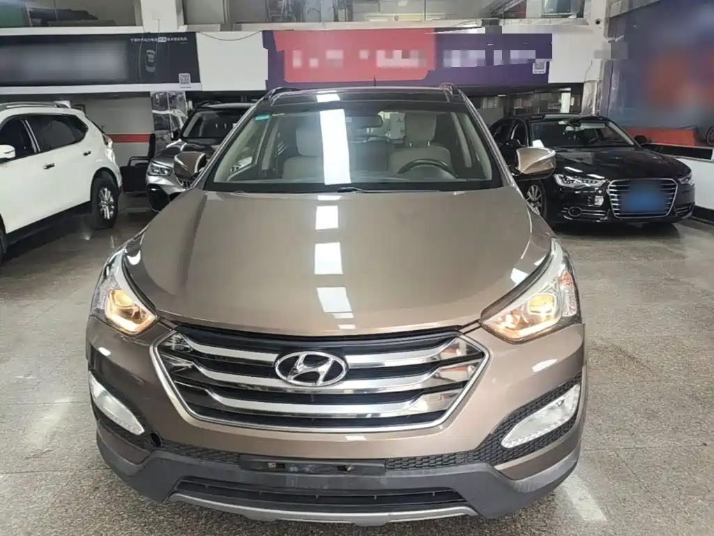 Фото 3 - Hyundai Santa Fe