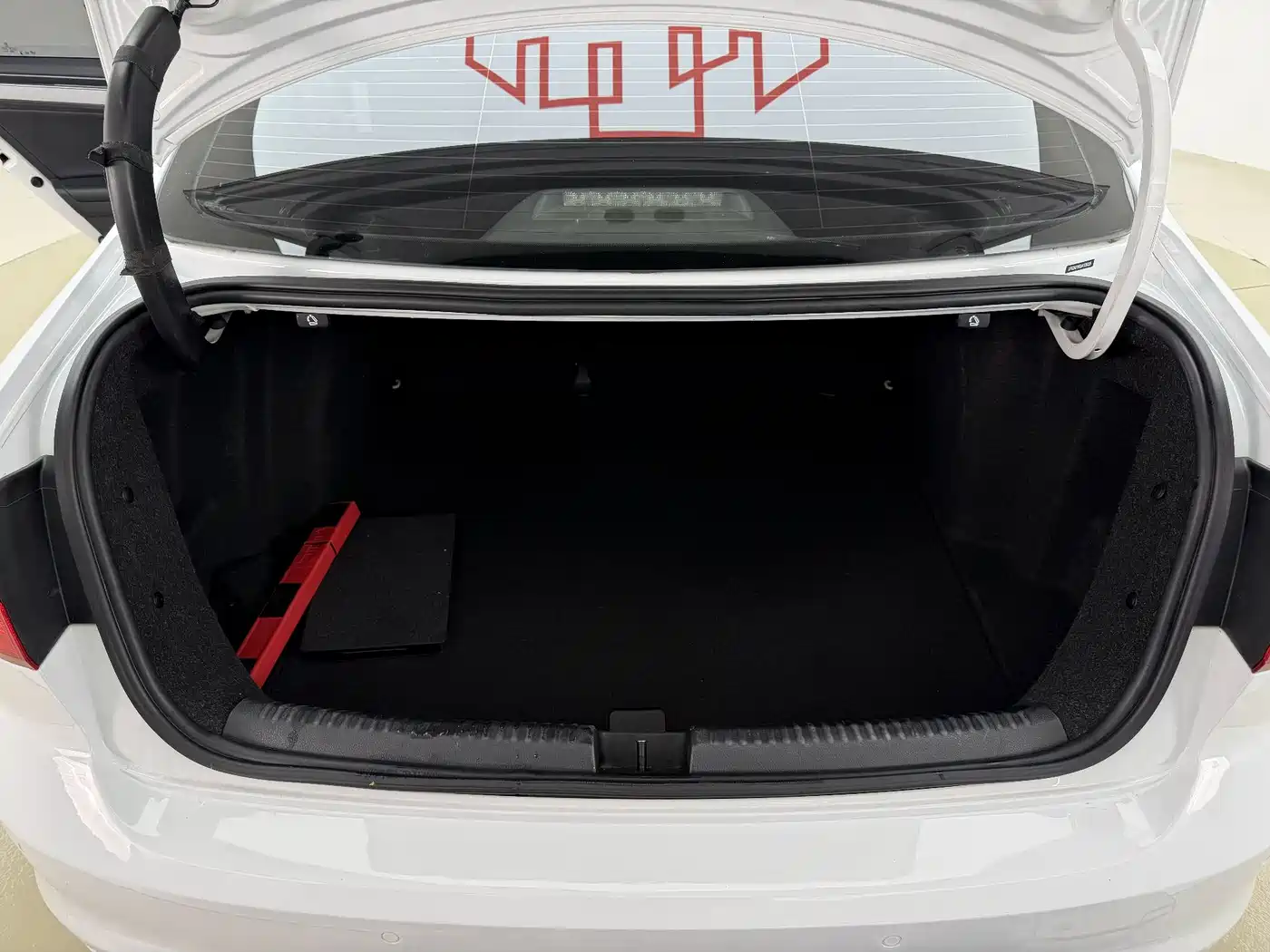 Volkswagen Sagitar 2018 1.6L Automatic Comfort фото 10