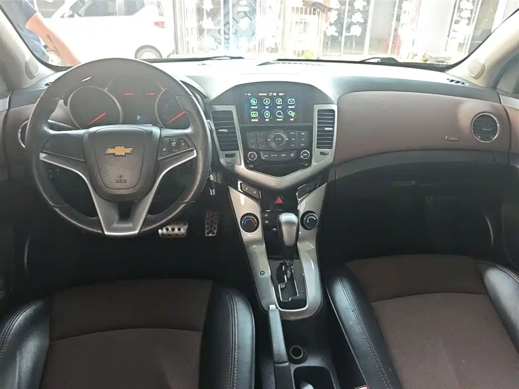 Chevrolet Cruze 2013 Hatchback 1.6L Automatic Luxury фото 10