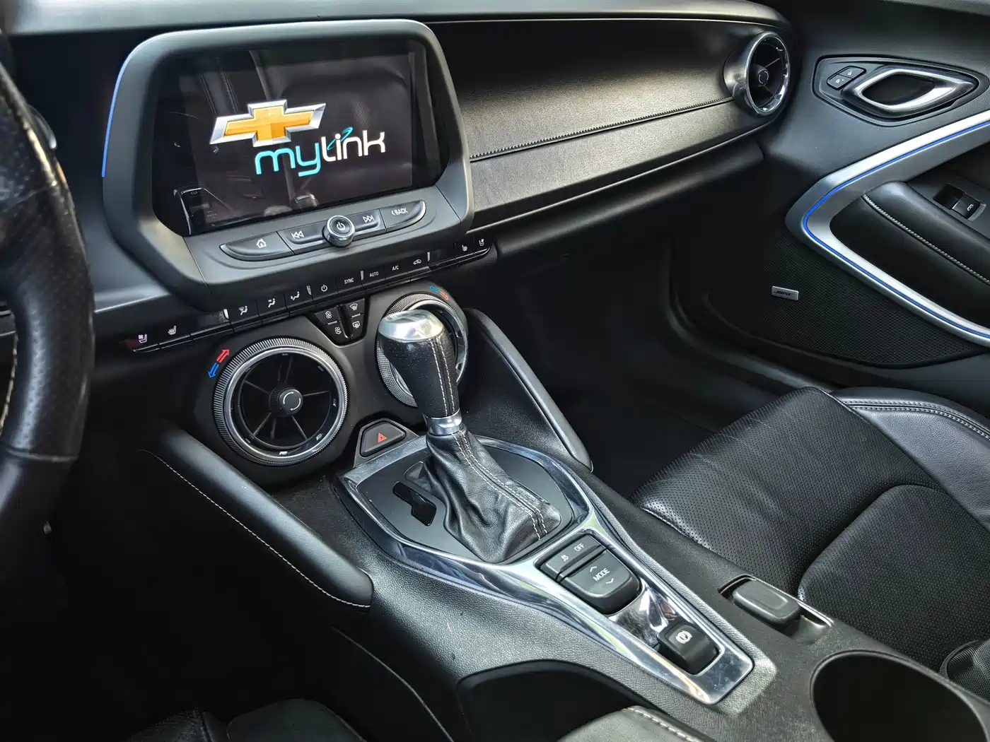 Chevrolet Camaro 2017 2.0T RS фото 9