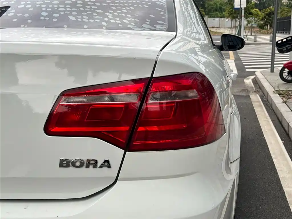 Volkswagen Bora 2015 Quality Edition 1.6L Automatic Fashion фото 28