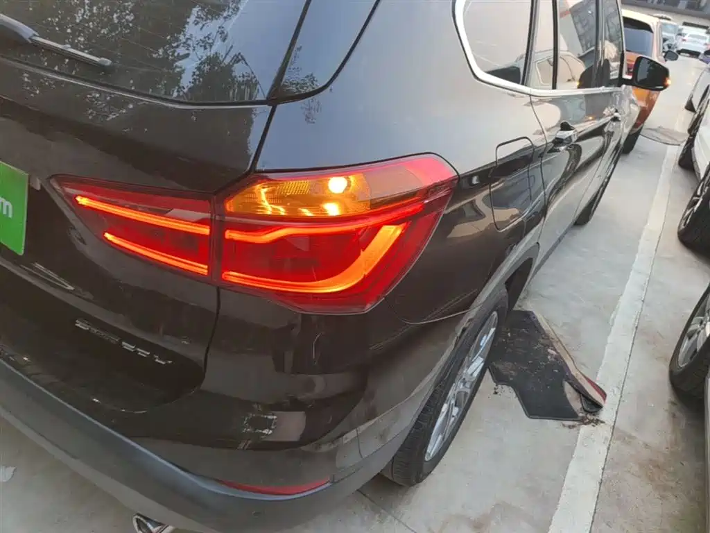 BMW X1 2018 sDrive20Li Leading Model фото 8