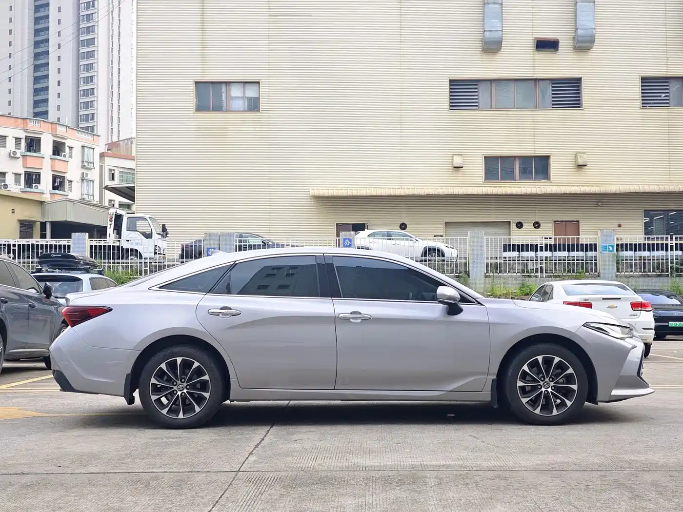 Toyota Avalon 2022 2.0L Luxury Edition фото 4