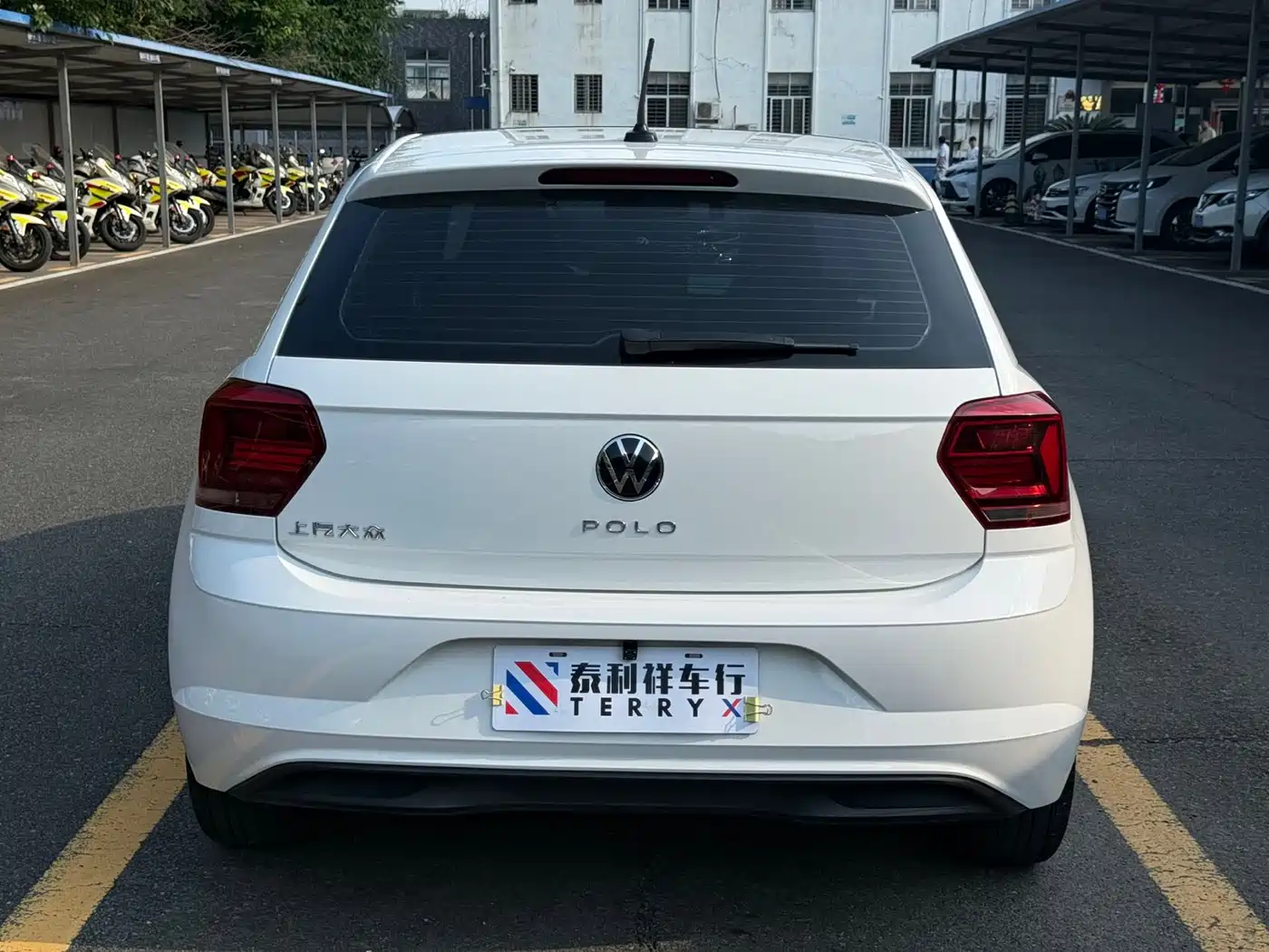 Volkswagen Polo 2021 Plus 1.5L Automatic Panorama Enjoyment Edition фото 5