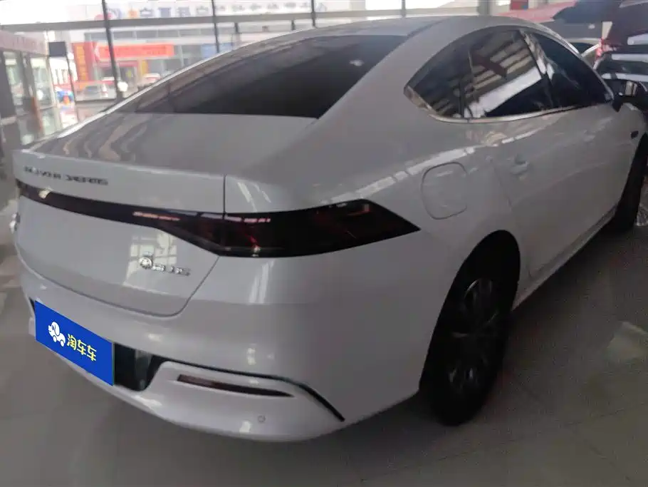 BYD Qin PLUS 2023 Champion Edition DM-i 55KM Leading фото 3
