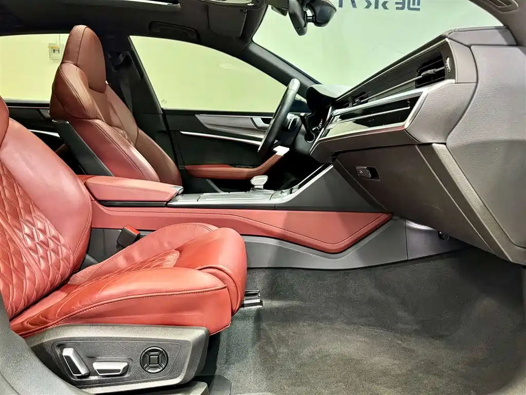 Audi A7L 2024 45 TFSI quattro Black Warrior Edition фото 19