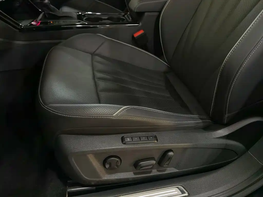 Фото 20 - Volkswagen Passat