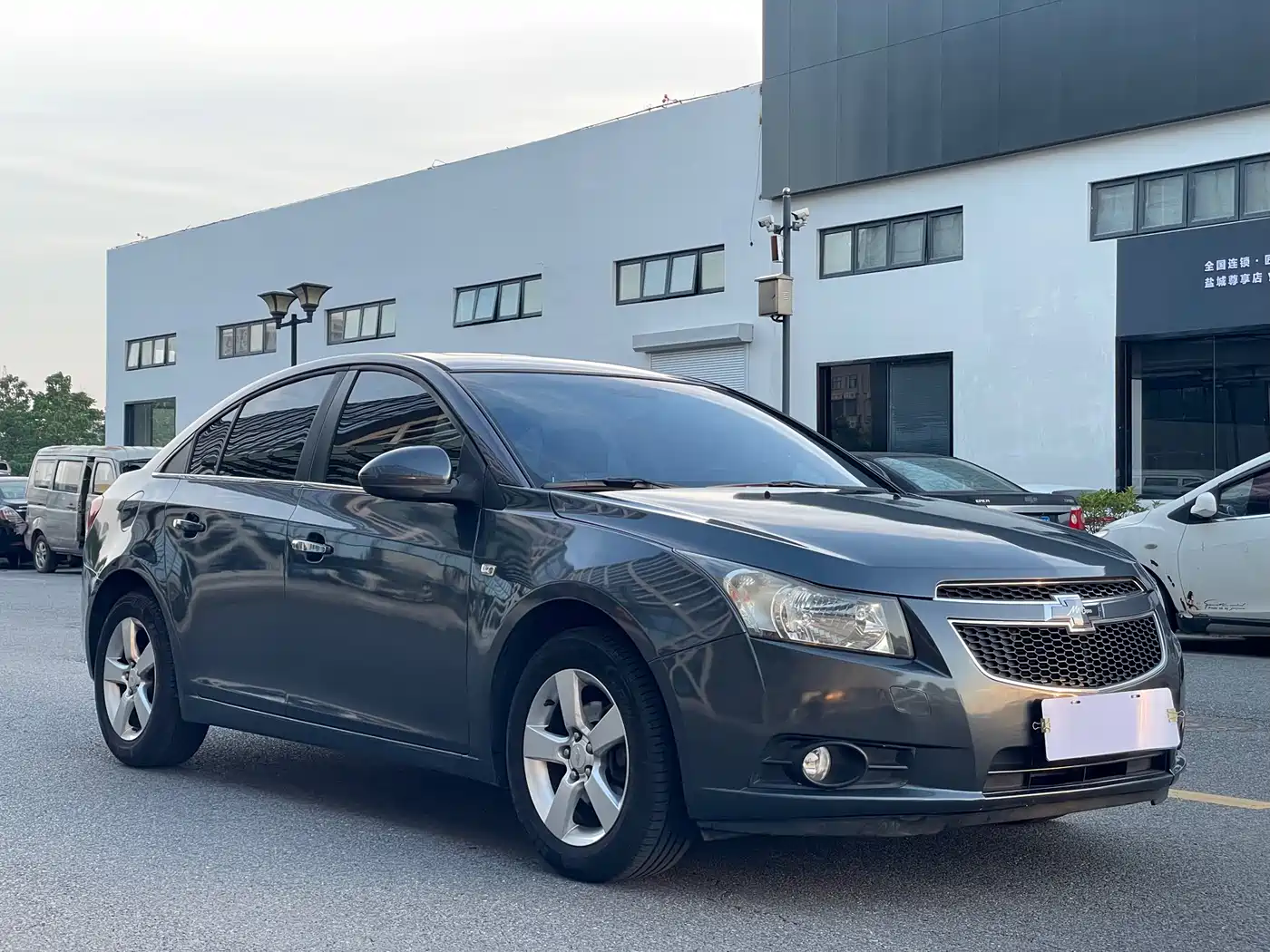 Chevrolet Cruze 2013 Model 1.6L SE AT фото 3