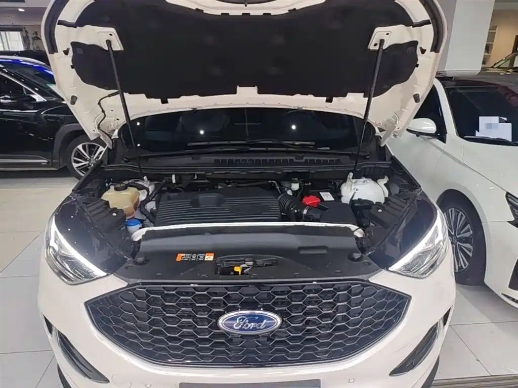 Фото 20 - Ford Edge