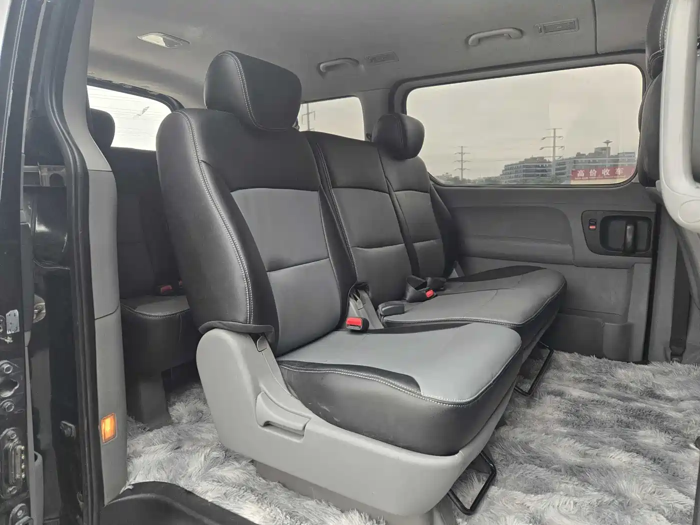 Hyundai H-1 Grand Starex 2013 2011 2.4L Luxury Edition