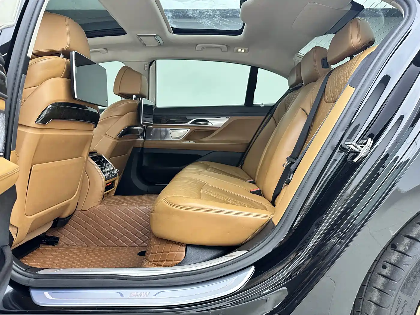 BMW 7 Series 2016 740Li Leading Edition фото 6