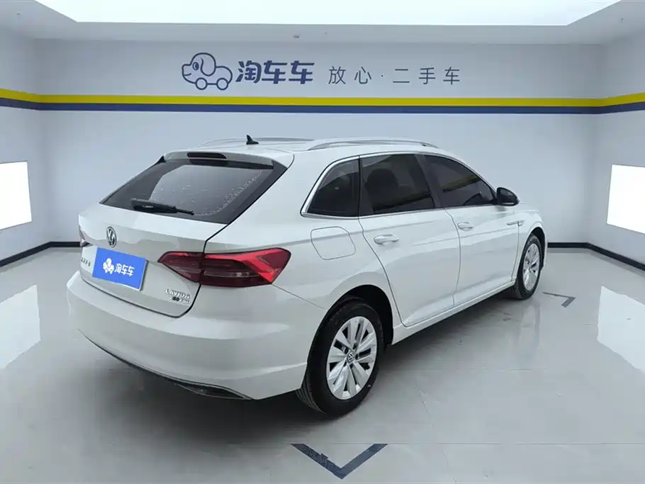Volkswagen Lavida 2018 Hatchback 200TSI DSG Comfort Edition China V фото 3
