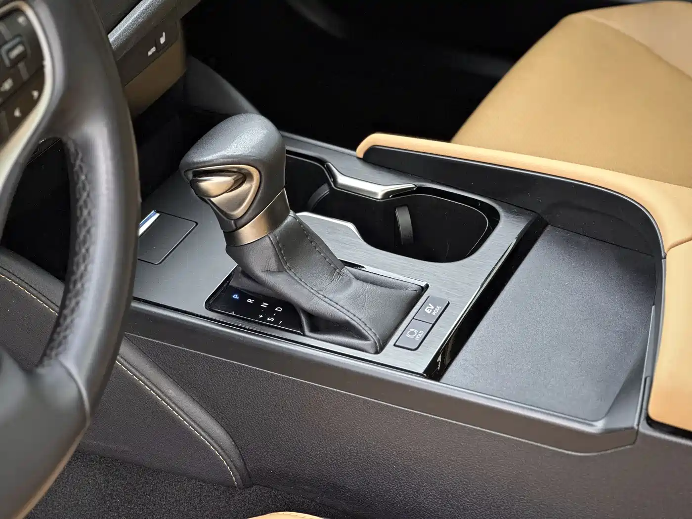 Lexus ES 2022 300h Excellence Edition фото 11