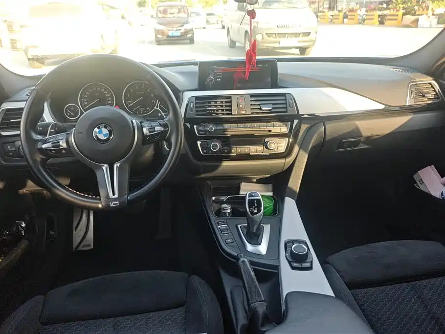 BMW 3 Series 2017 320i M Sport фото 12