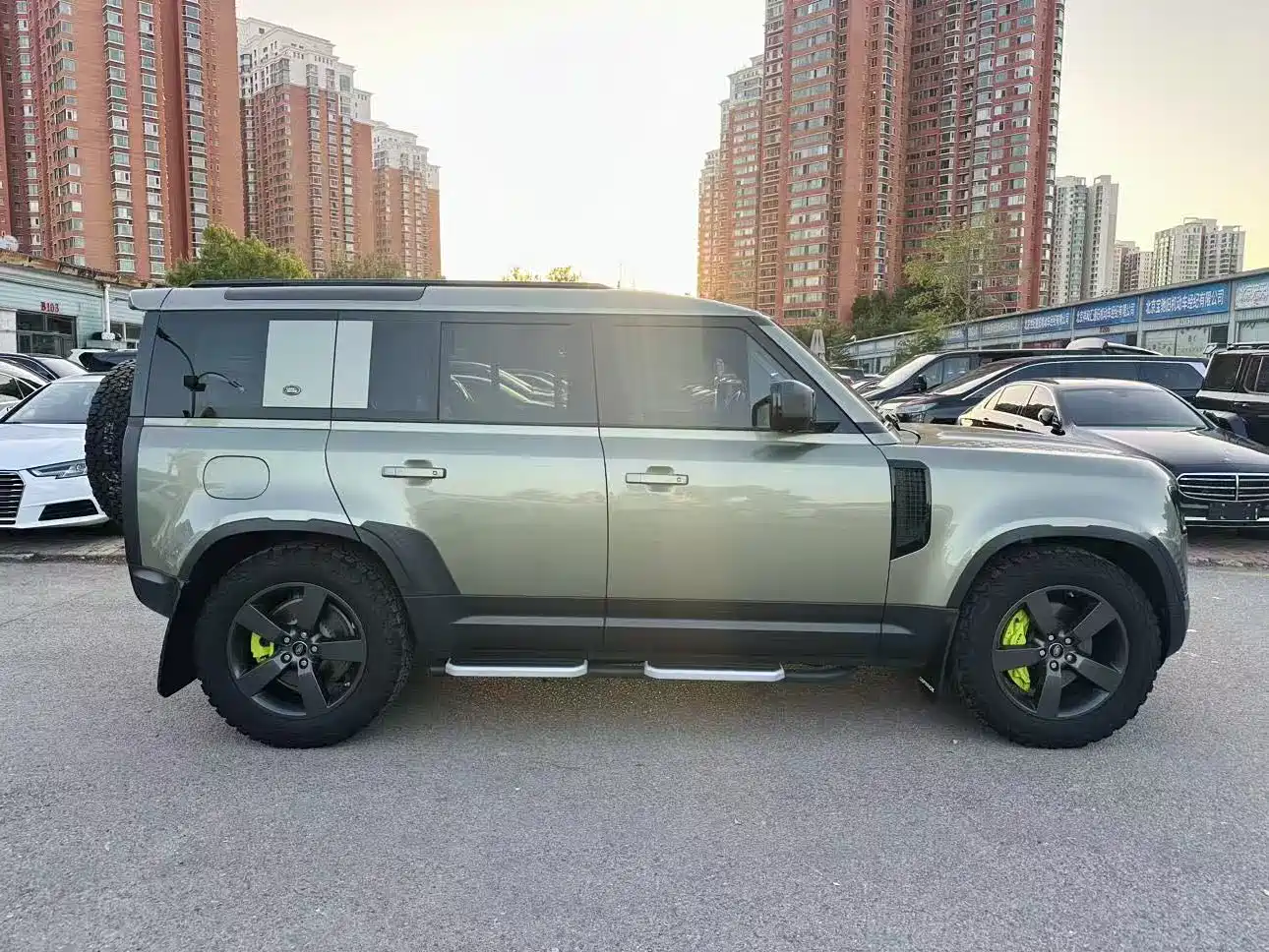 Land Rover Defender 2020 Model 110 P400 SE фото 13