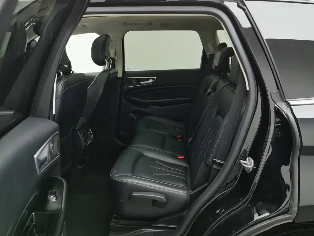 Фото 15 - Ford Edge