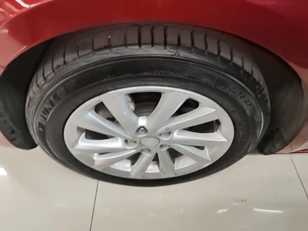 Photo 23 - Buick Verano