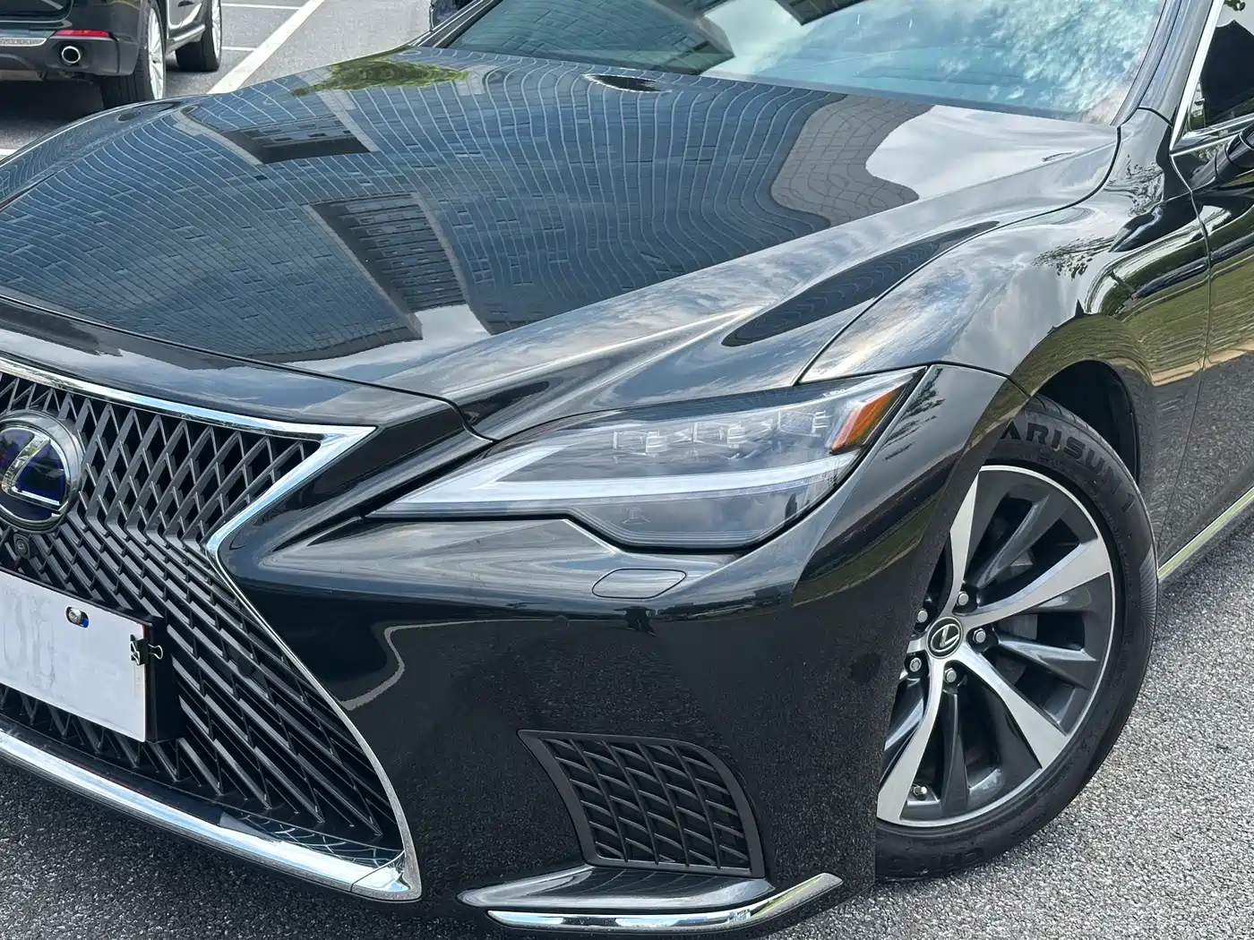 Lexus LS 2021 500h Premium Edition фото 4