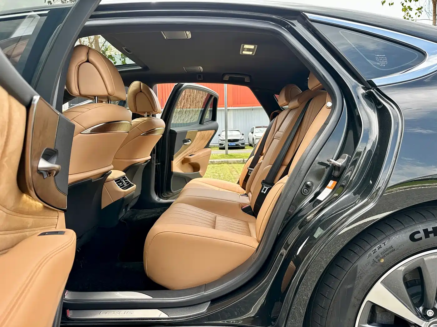 Lexus LS 2021 500h Premium Edition фото 11