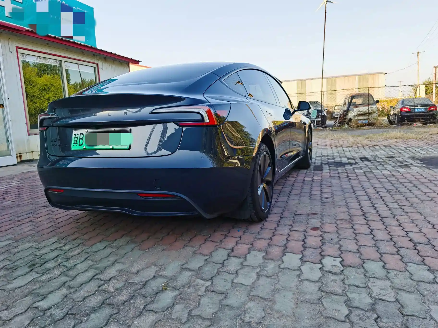 Фото 14 - Tesla Model 3