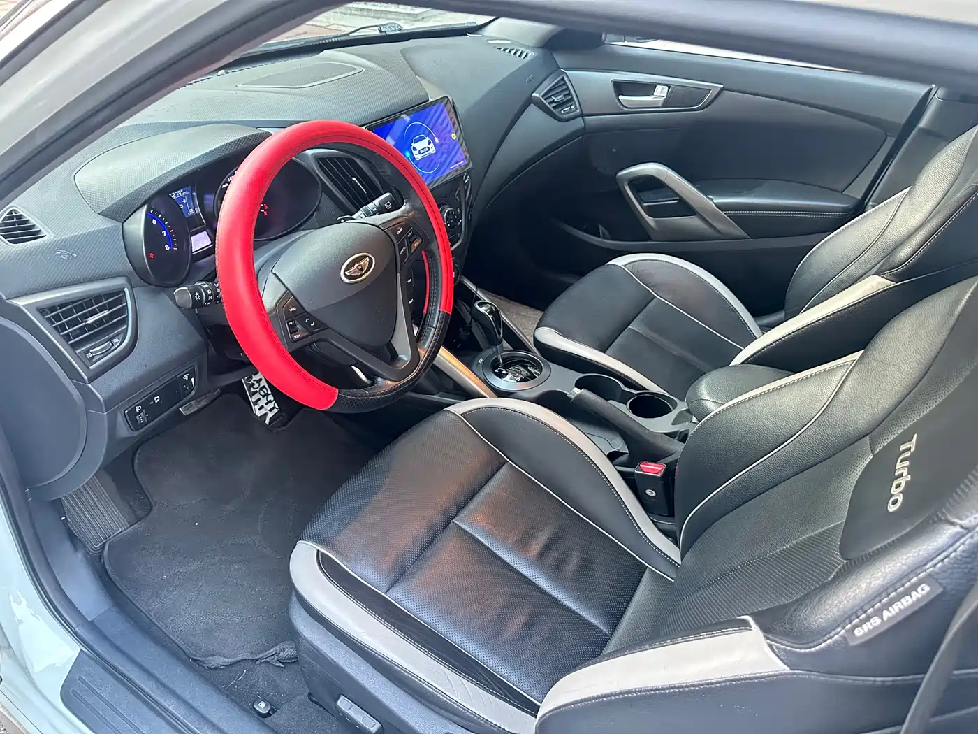 Hyundai Veloster 2012 1.6T Automatic Luxury фото 8