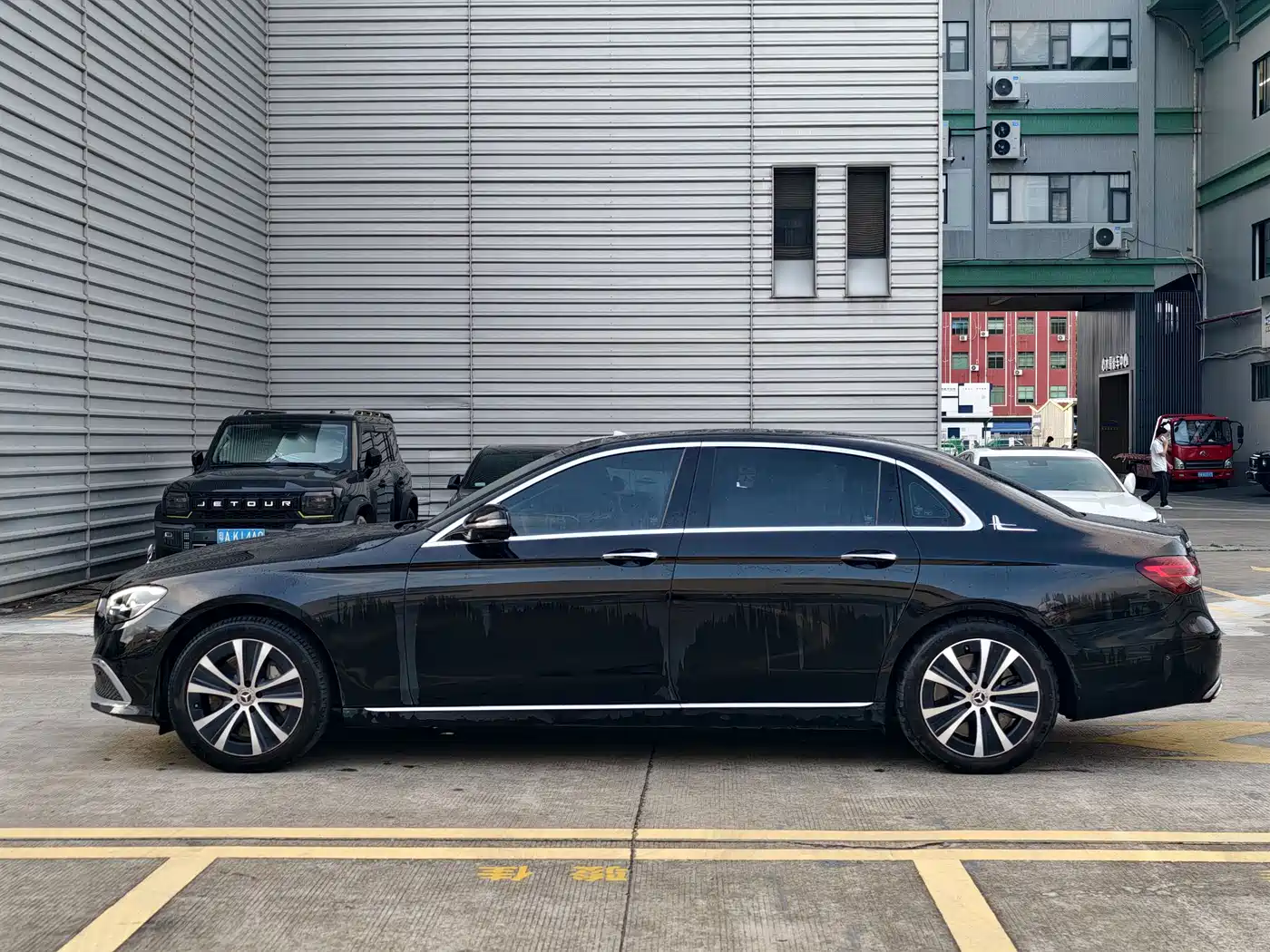 Mercedes-Benz E-Class New Energy 2022 Facelift E 350 e L Plug-in Hybrid Sedan фото 5