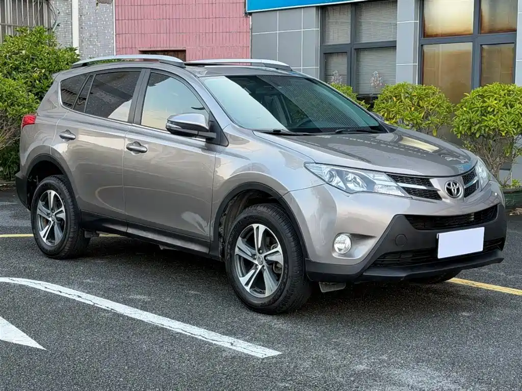 Toyota RAV4 Rongfang 2015 2.0L CVT 2WD Trend Edition фото 3
