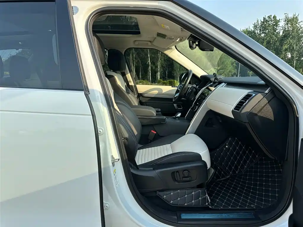 Land Rover Discovery 2021 360PS R-Dynamic SE фото 16