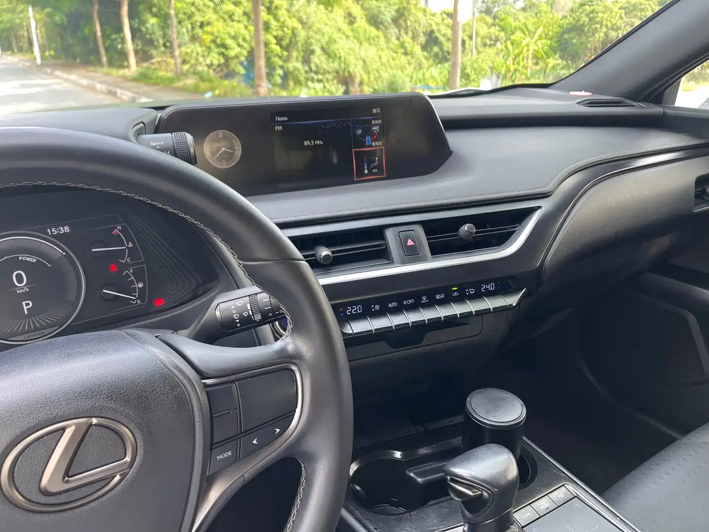 Фото 24 - Lexus UX