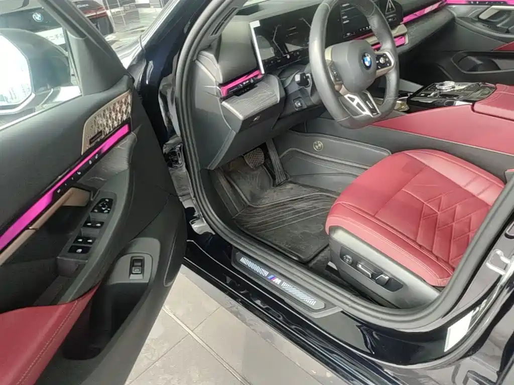 BMW 5 Series 2025 530Li Premium M Sport Package фото 23