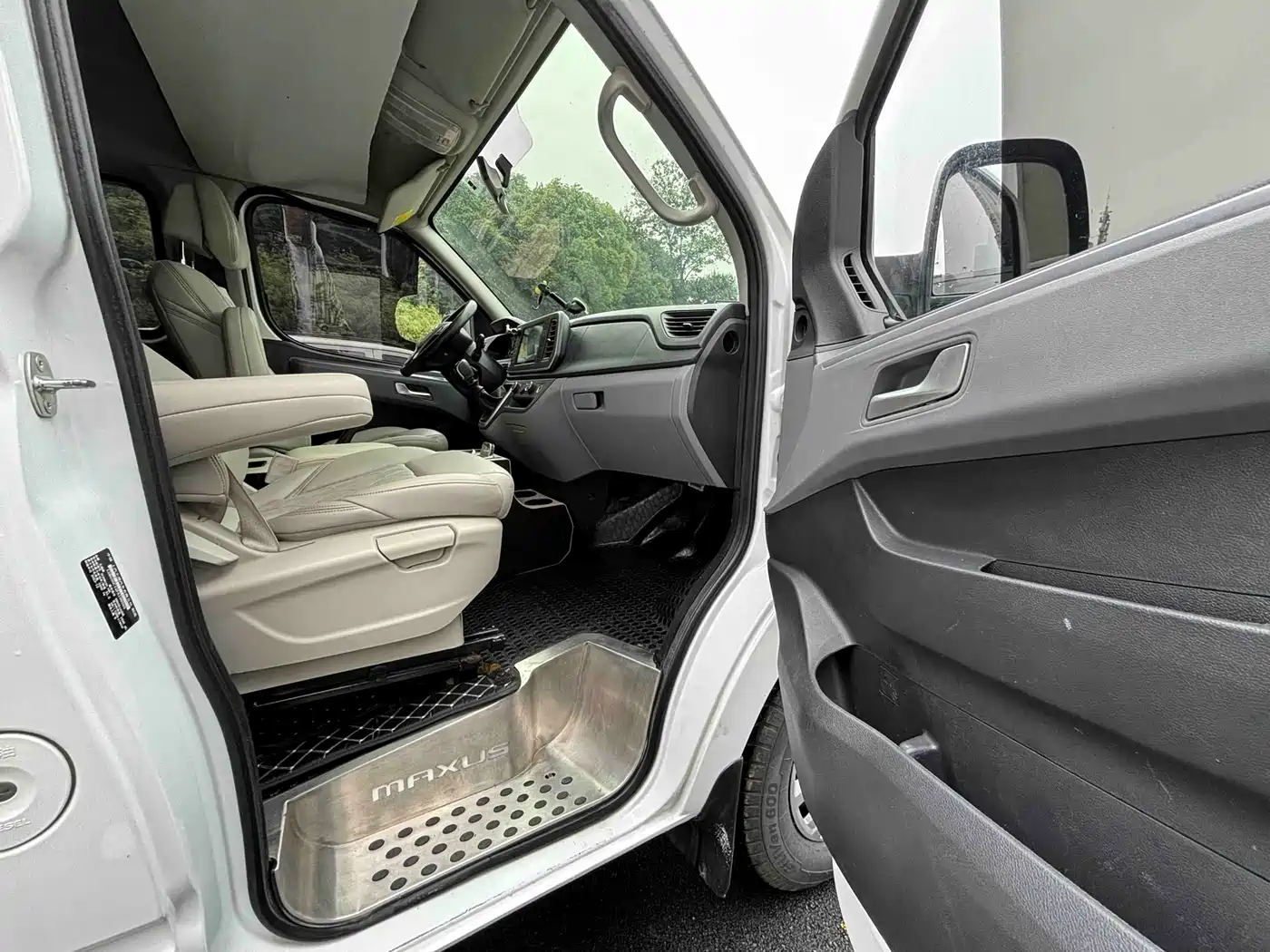 SAIC Maxus Xintu V80 2024 Model PRO Business 6MT Long Wheelbase Medium Roof 147Ps 9-seater Four-row Non-commercial фото 4