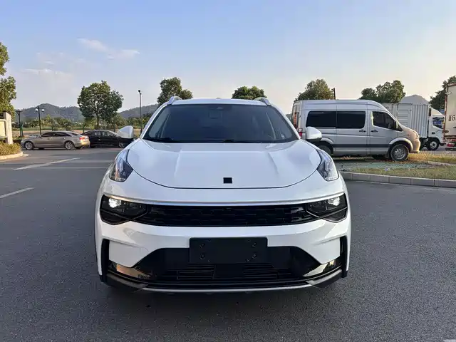 Lynk & Co 01 2021 2.0TD 2WD Pro — фото 2
