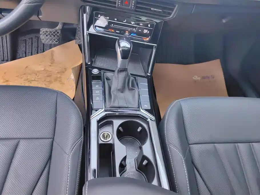 Volkswagen Passat 2025 Outstanding 380TSI Dragon Soaring Edition фото 16