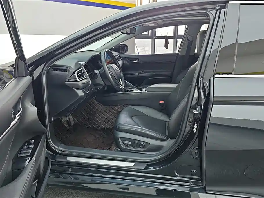 Toyota Camry 2021 2.5G Luxury Edition фото 9