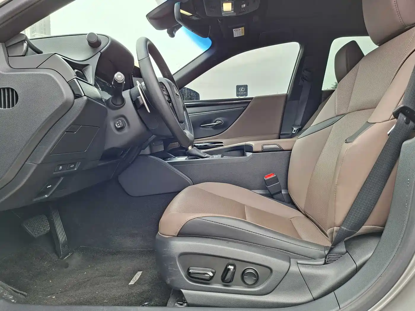 Lexus ES 2023 200 Excellence Edition фото 7