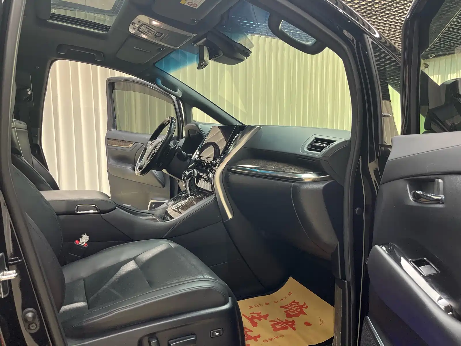 Фото 12 - Toyota Vellfire