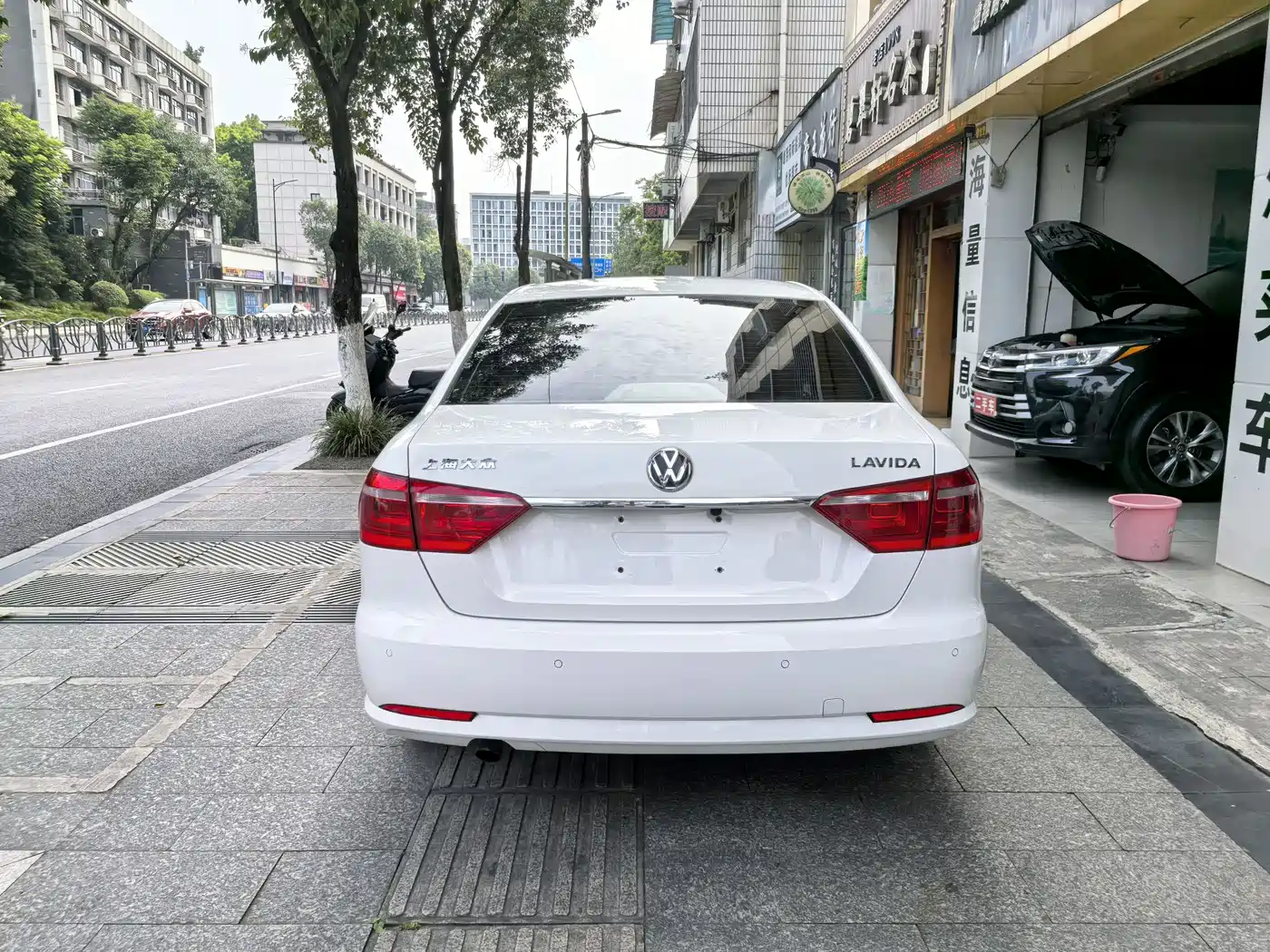 Volkswagen Lavida 2013 Facelift Classic 1.6L Manual Comfort фото 6