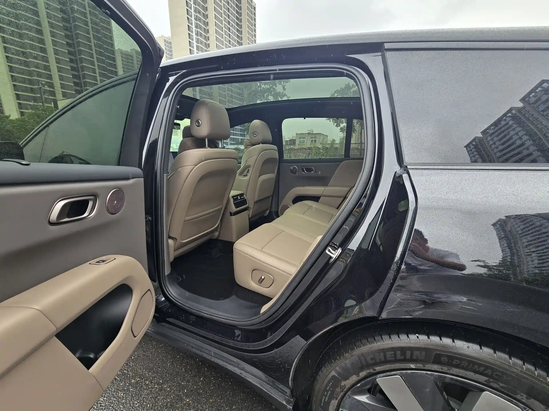 Photo 6 - Li Auto i6
