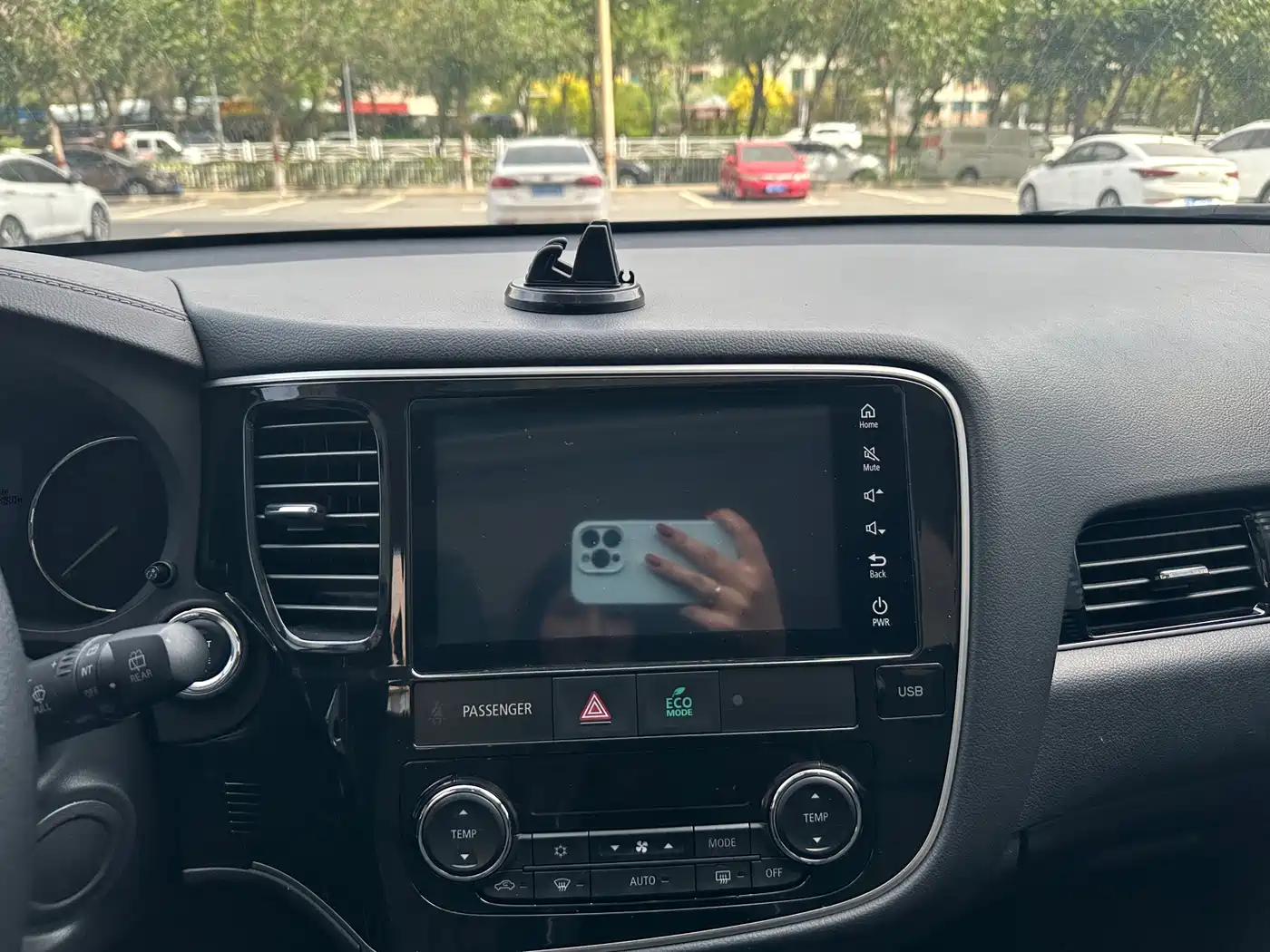 MITSUBISHI OUTLANDER