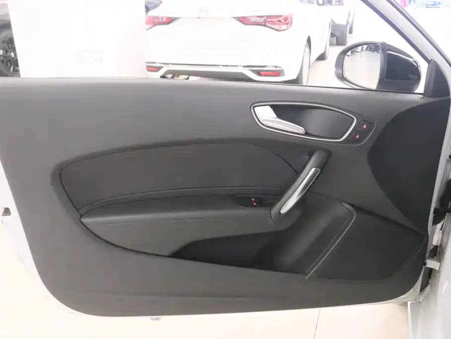 Фото 9 - Audi A1