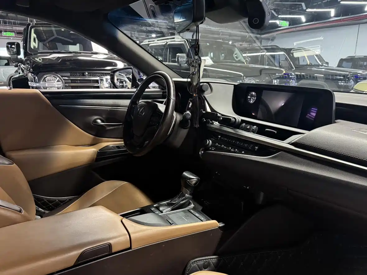 Lexus ES 2020 200 Excellence фото 9