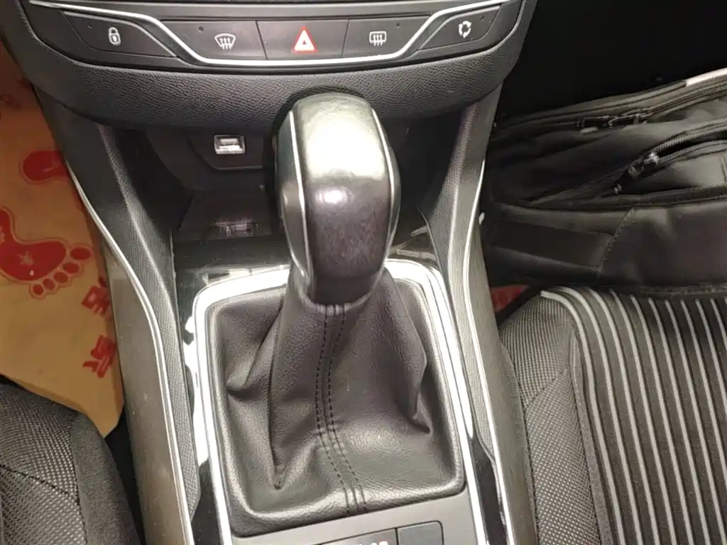 Peugeot 408 2016 1.6T Automatic Luxury Edition фото 14