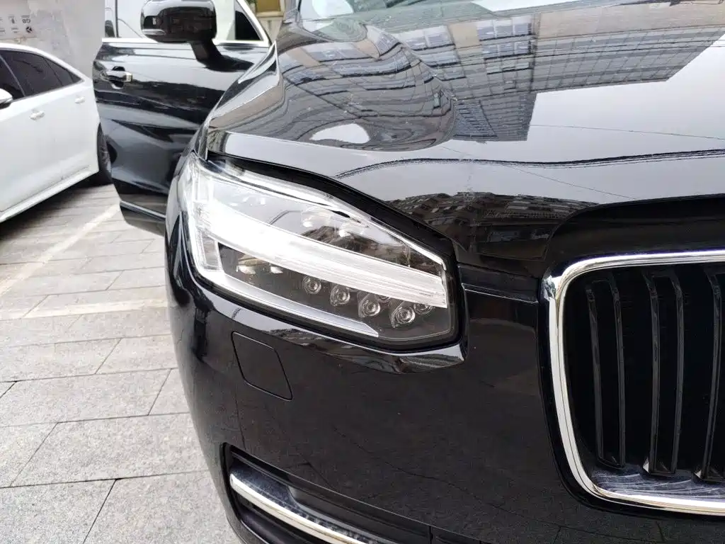 Фото 7 - Volvo XC90