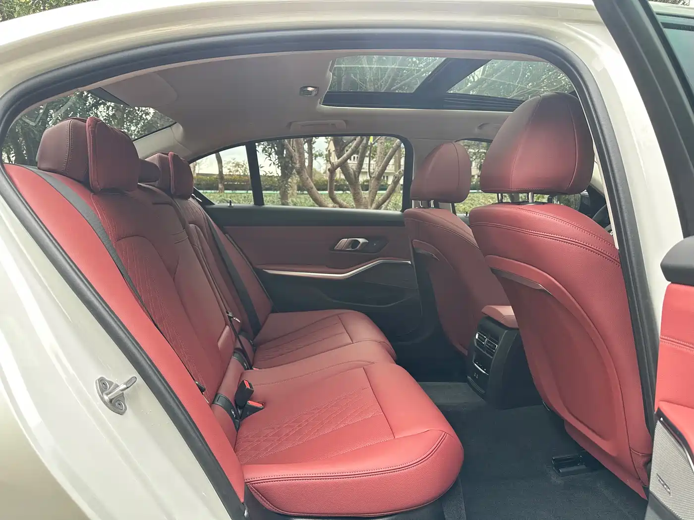 BMW 3 Series 2024 325Li M Sport Shadowline Package фото 11