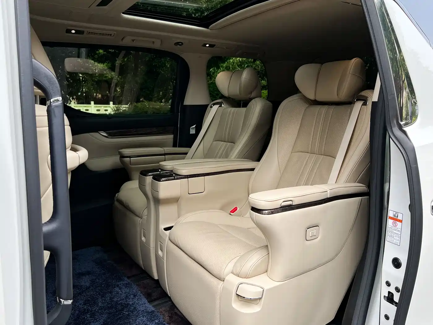 Toyota Vellfire 2019 Hybrid 2.5L HV Premium Edition фото 20