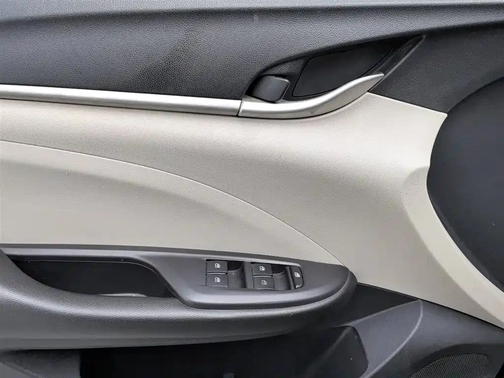 Buick Excelle 2015 15N Manual Elite фото 9