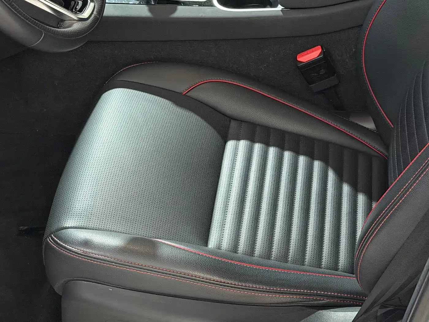 Land Rover Discovery Sport 2022 Model Facelift 249PS R-Dynamic SE Performance Tech Edition 5-seater фото 18