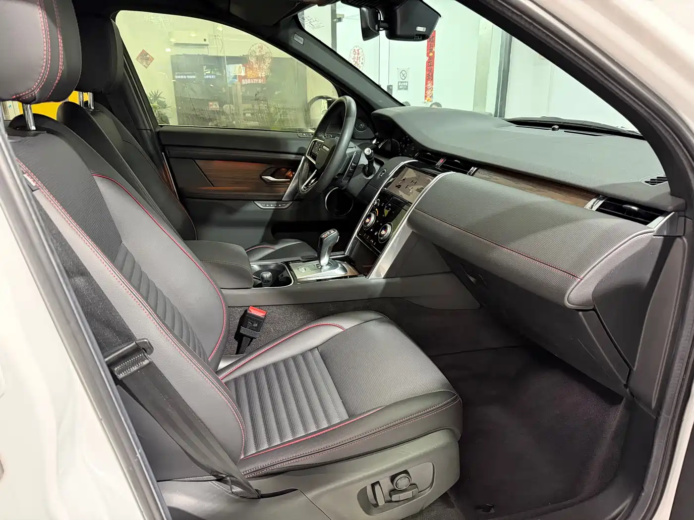 Land Rover Discovery Sport 2022 Model Facelift 249PS R-Dynamic SE Performance Tech Edition 5-seater фото 13