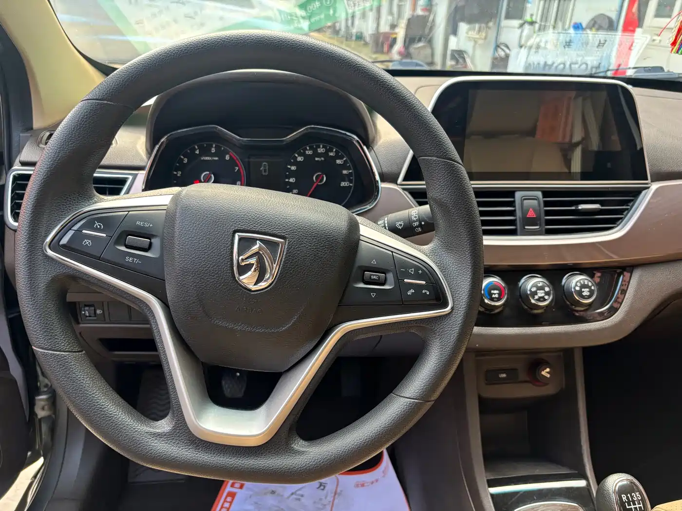 Baojun 310W 2018 2017 1.5L Manual Fashion Edition (China V)